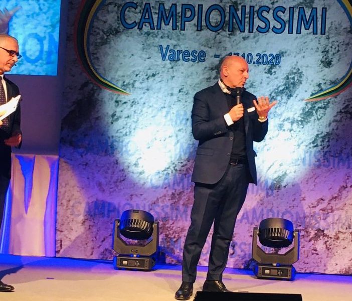 Marotta premiato alle Ville Ponti nella sua Varese nella serata dei Campionissimi andata in scena lo scorso ottobre Marotta premiato alle Ville Ponti nella sua Varese nella serata dei Campionissimi andata in scena lo scorso ottobre