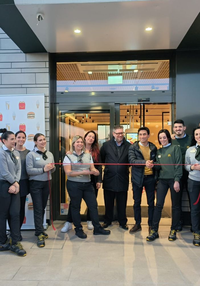 Solaro, inaugurato il nuovo McDonald's: dà lavoro a 32 persone