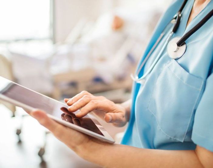 Lo sfogo di un medico di base varesino: «La mia giornata di lavoro dalle 7.30 del mattino alle 21.30 di sera»