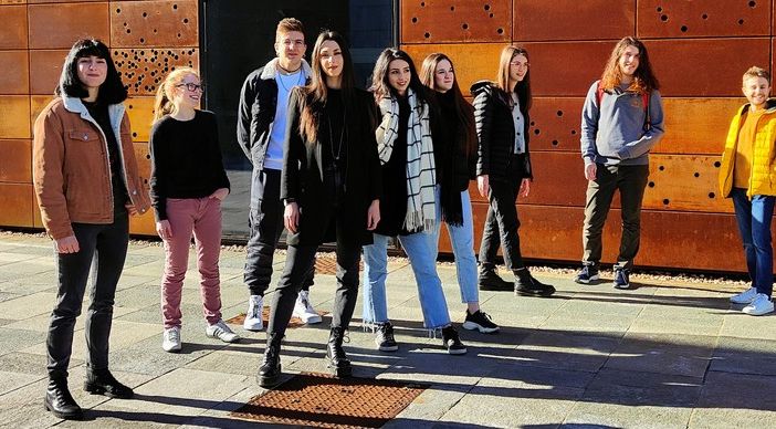Due fotografie della campagna Open day 2022 realizzata con studenti e studentesse dell’Insubria come testimonial