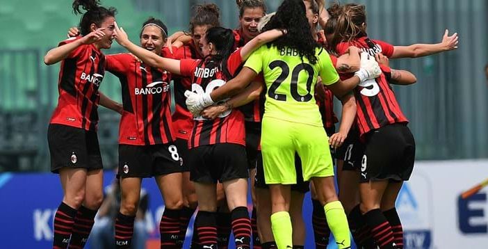 La festa delle rossonere: l'anno prossimo giocheranno la Champions League (foto figc.it)