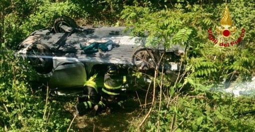 Finisce con l'auto in una scarpata sulla Statale del Sempione: grave un 48enne
