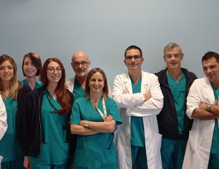 Da sinistra a destra:  dr. Paolo Rocchi, dr.ssa Silvia Coriele, dr.ssa Mara Palumbo, dr.ssa Marika Milani, dr. Franco Pavesi, dr.ssa Laura Bardelli, dr. Stefano Rausei (Direttore), dr. Alberto Reggiori, dr. Vincenzo Pappalardo. Nei box, dall'alto: Valeria Tomasin (Coordinatrice Infermieristica Chirurgia Cittiglio), Antonella Sala (Coordinatrice Infermieristica Chirurgia Angera) e Anna Ruspini (Coordinatrice Infermieristica Day Surgery Cittiglio).