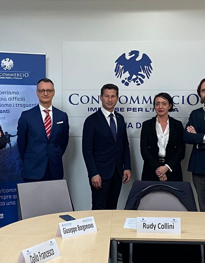 Risparmio e sostenibilità ambientale: accordo tra Acinque e Confcommercio provincia di Varese