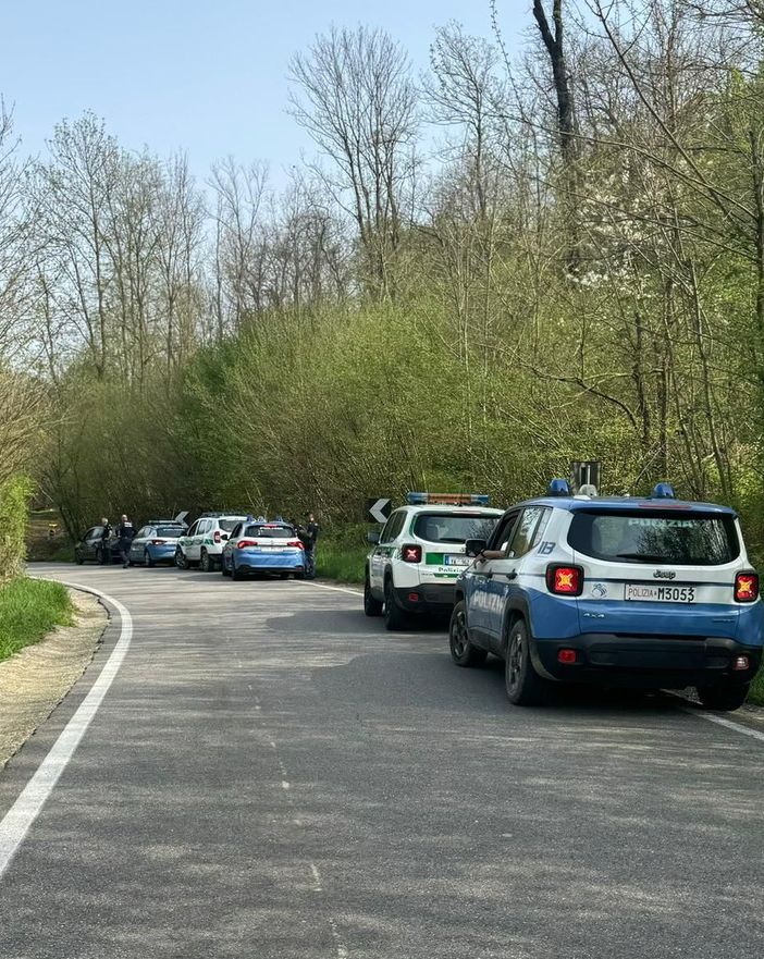 Blitz nei boschi dello spaccio tra Besozzo, Travedona e Bardello: 70 persone controllate, smantellati due bivacchi