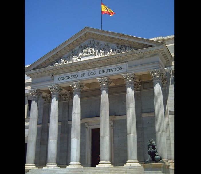 La Spagna legalizza eutanasia e suicidio assistito con un'ampia maggioranza