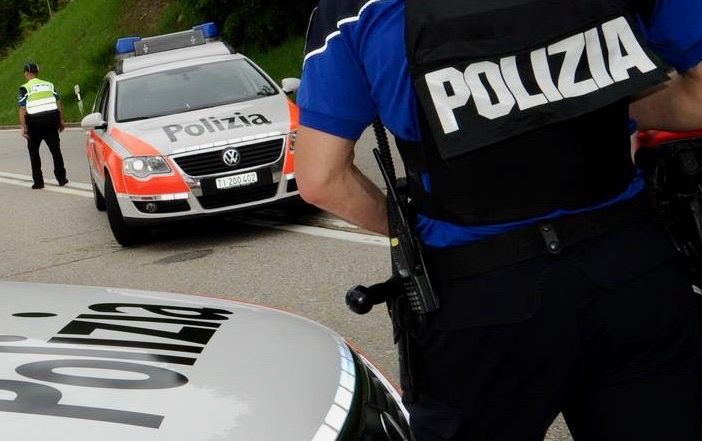 Sfrecciava a 108 km/h nonostante il limite di 50 sulle strade del Canton Ticino: denunciato un motociclista 16enne