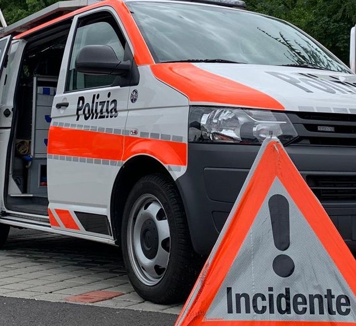 Finiscono con l'auto in una scarpata: un ferito grave in Canton Ticino