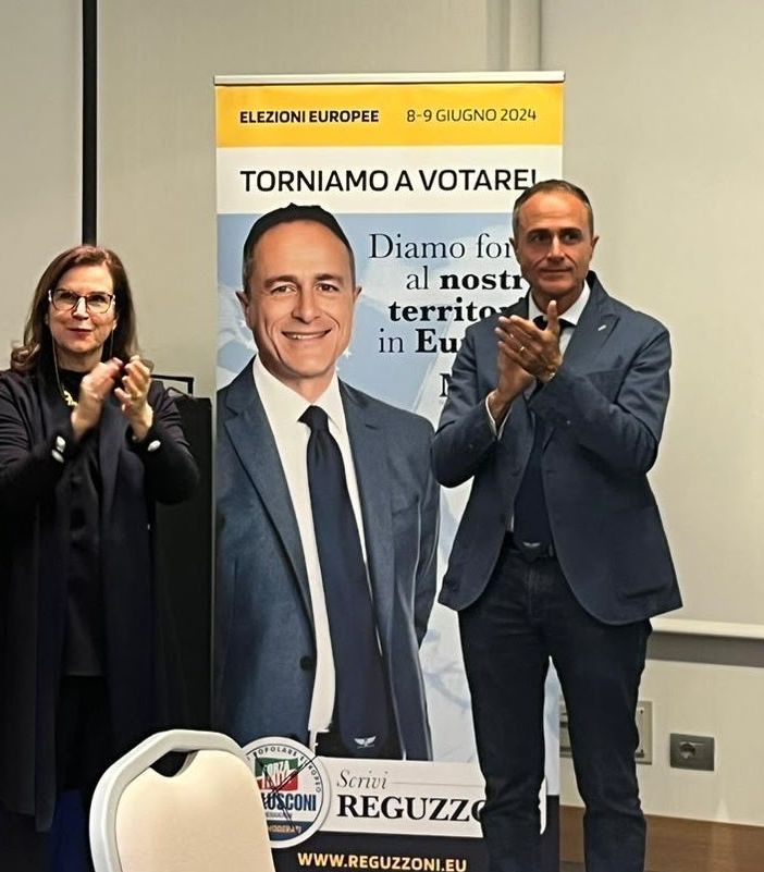 Marco Reguzzoni riempie anche l’Hilton di Milano: in 300 sospingono la sua corsa alle Europee con Forza Italia. «Io ci credo»