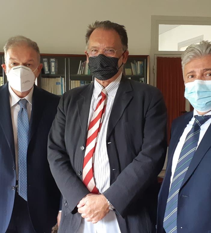 Il rettore dell’Università dell’Insubria Angelo Tagliabue, il giornalista Alessandro Cecchi Paone e il direttore generale Marco Cavallotti