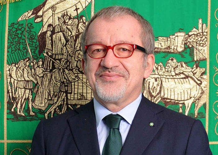 Fontana propone di intitolare a Maroni la sala giunta della Regione