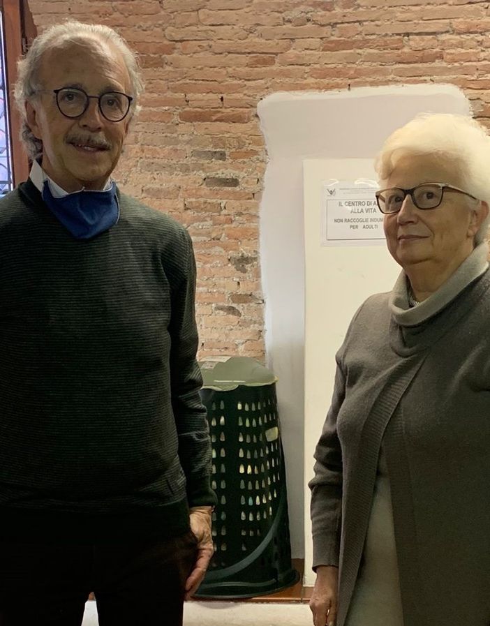 Roberto Puricelli, presidente Rotary club Varese, a dx Donatella Magnoni, Movimento e Centro di Aiuto alla Vita