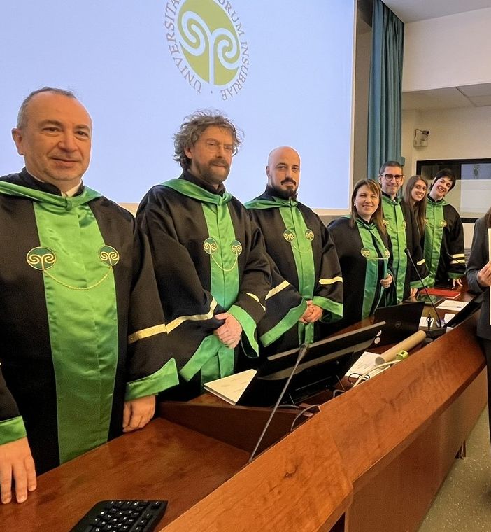 Social media e minori: la tesi di Sarah Maestri sottolinea le lacune legislative e lancia un appello per la protezione