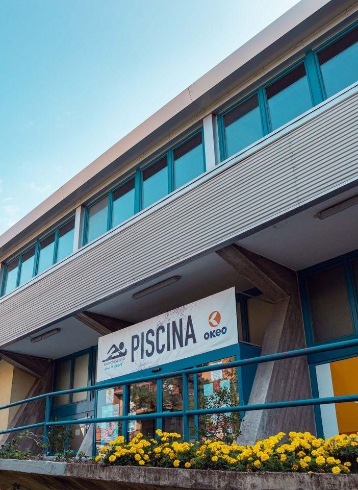L'ingresso della piscina di Saronno (foto da IlSaronno.it)