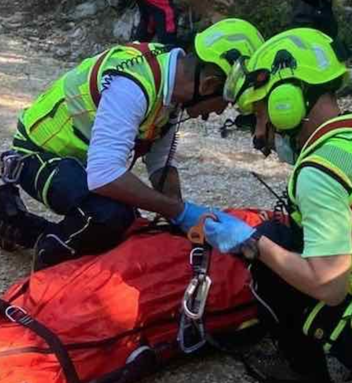 Monte Orsa, cade e si fa male a un braccio. In azione Soccorso alpino ed elicottero