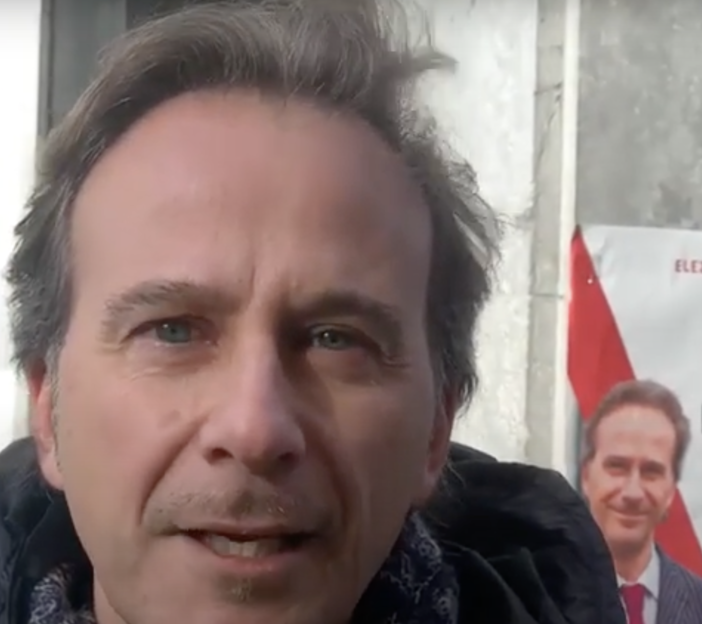 VIDEOINTERVISTA - Carignola a contatto con i varesini: «Troppi nodi irrisolti in Lombardia, il PD può cambiarla»
