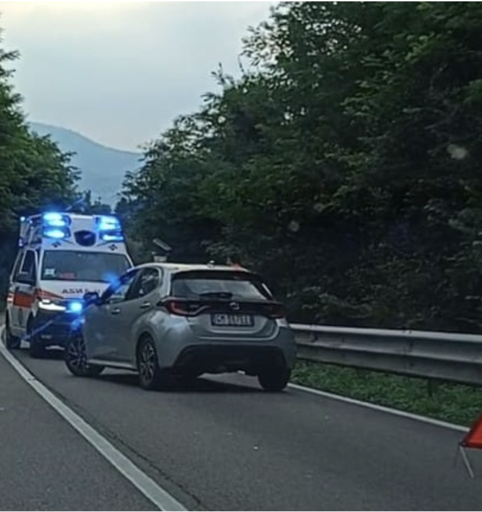 Scontro tra moto e animale selvatico a Cuveglio, ferito un 37enne
