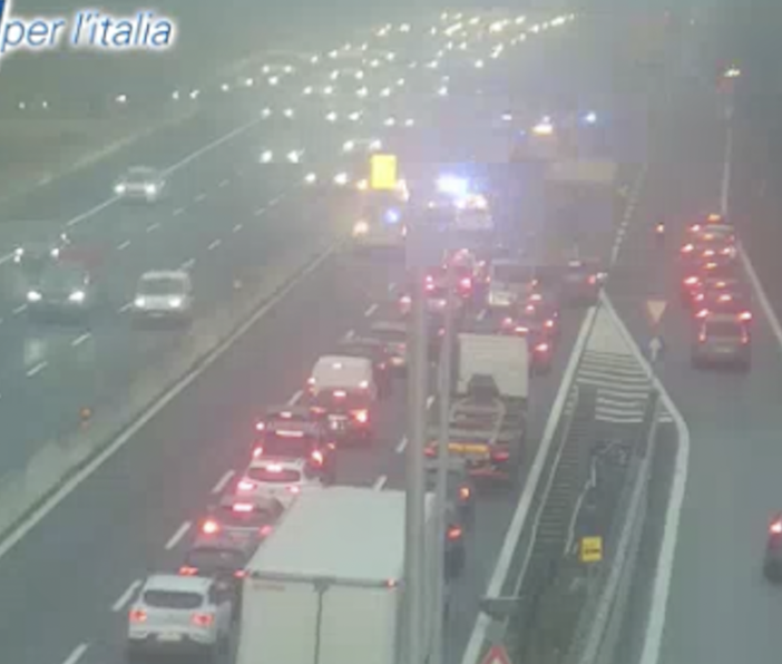 Incidente e code sull'A8 dopo le 18. Soccorsi due uomini di 46 e 24 anni
