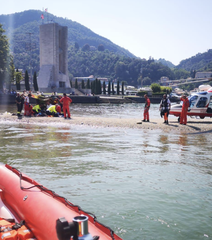I vigili del fuoco sul luogo dell'incidente