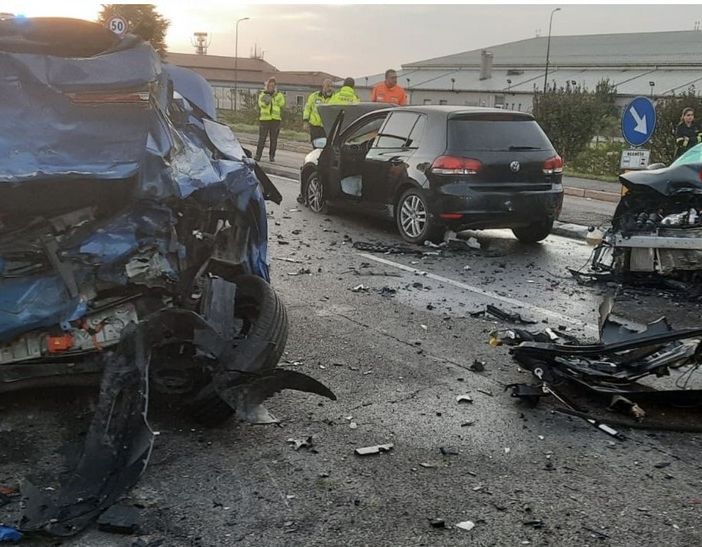 La auto dopo lo scontro in viale Forlanini a Milano