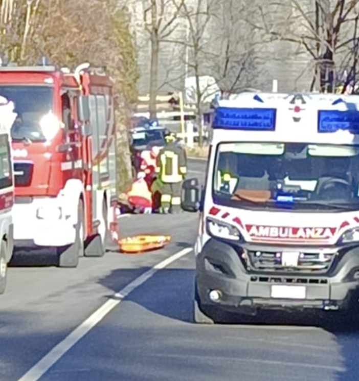 I soccorsi in azione lungo la Provinciale