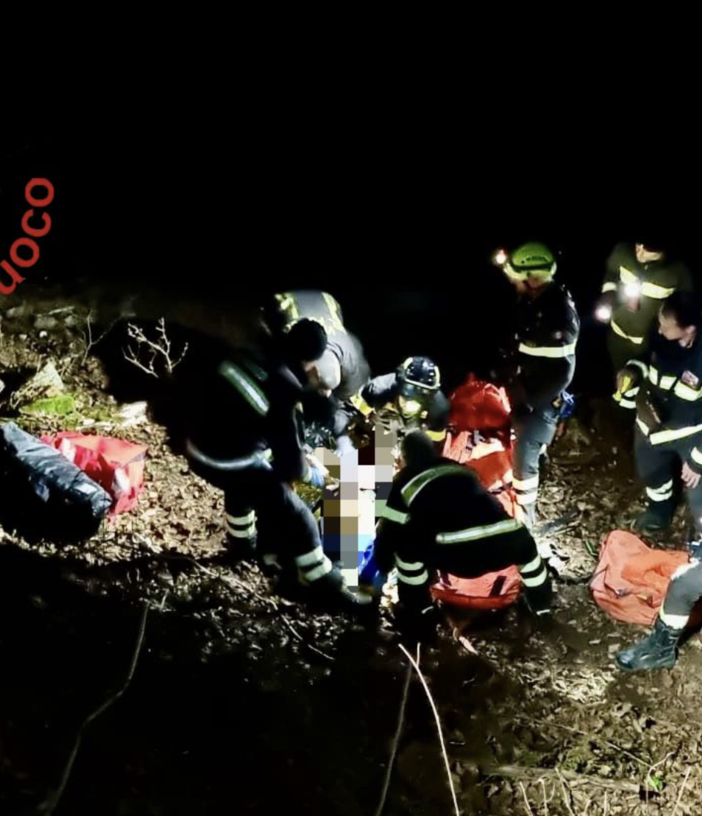 Escursionisti si perdono nel bosco nel Comasco. Doppio intervento notturno dei soccorritori