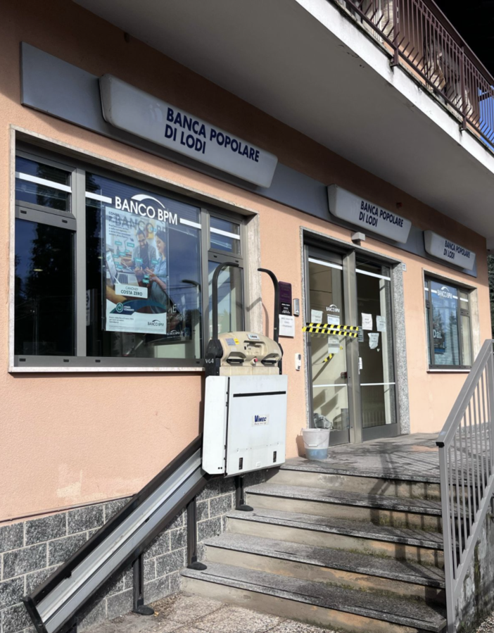 Torna a colpire la banda dei bancomat: dopo l'esplosione i ladri portano via 60mila euro a Morazzone