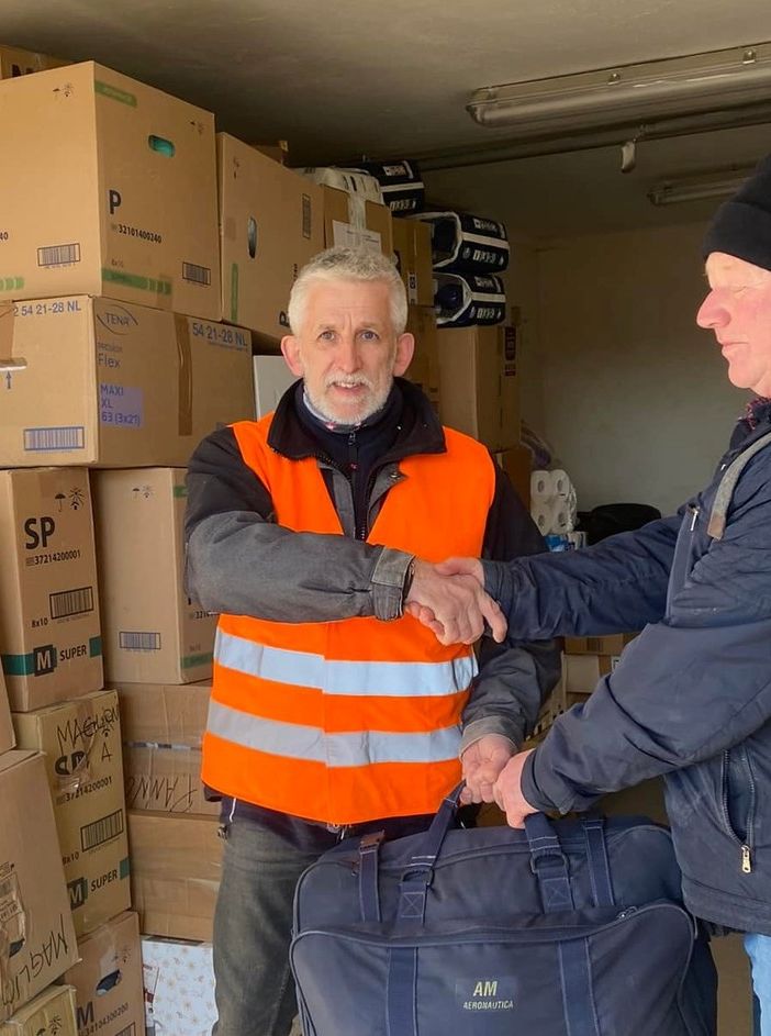 Silvano Ribolzi durante uno dei suoi viaggi della solidarietà in Ucraina