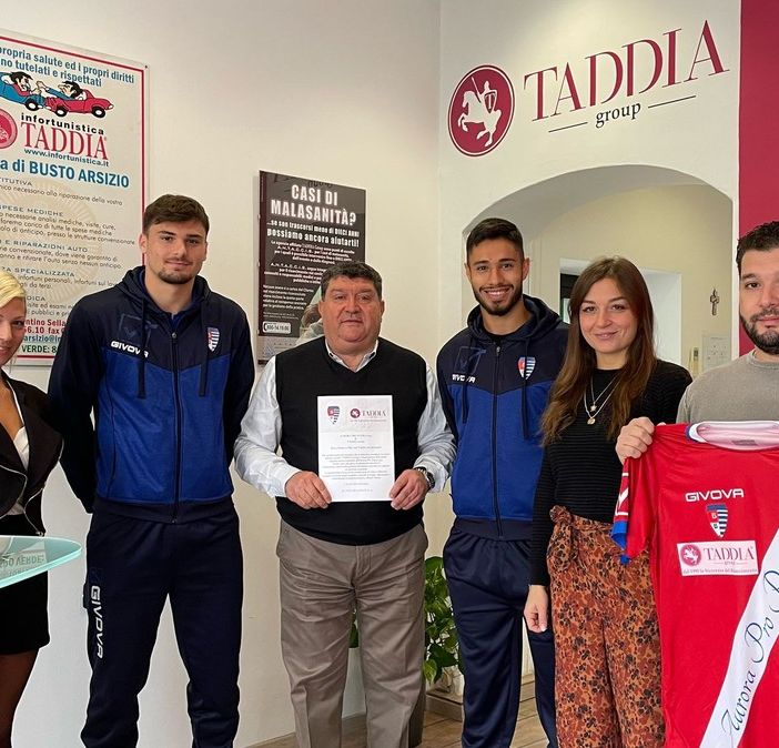 VIDEO. Rosa, bianco e blu: con Taddia la Pro Patria va sul sicuro