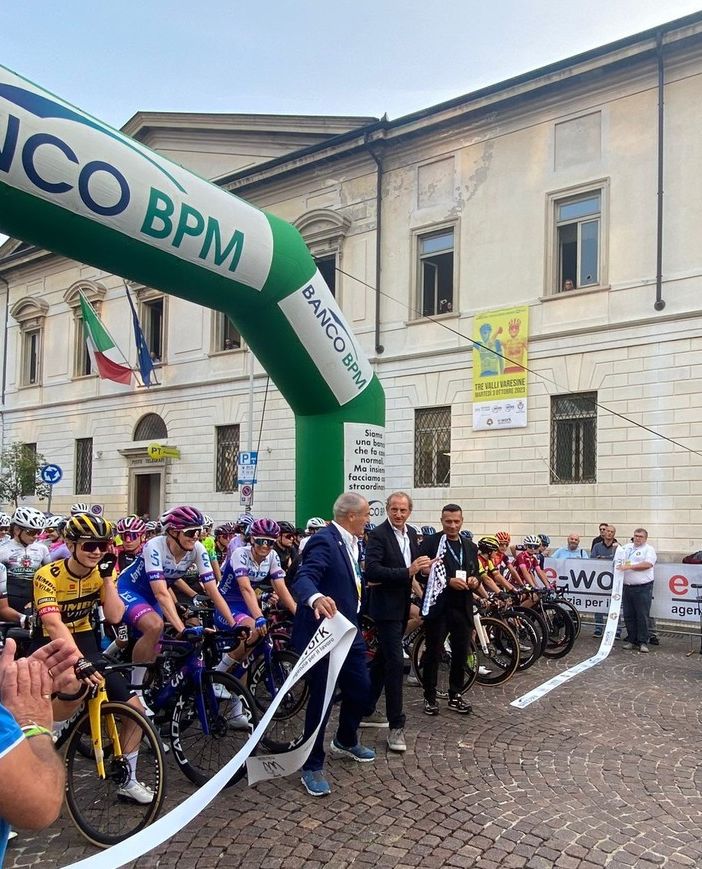 FOTO E VIDEO. Tre Valli Varesine, al via le donne