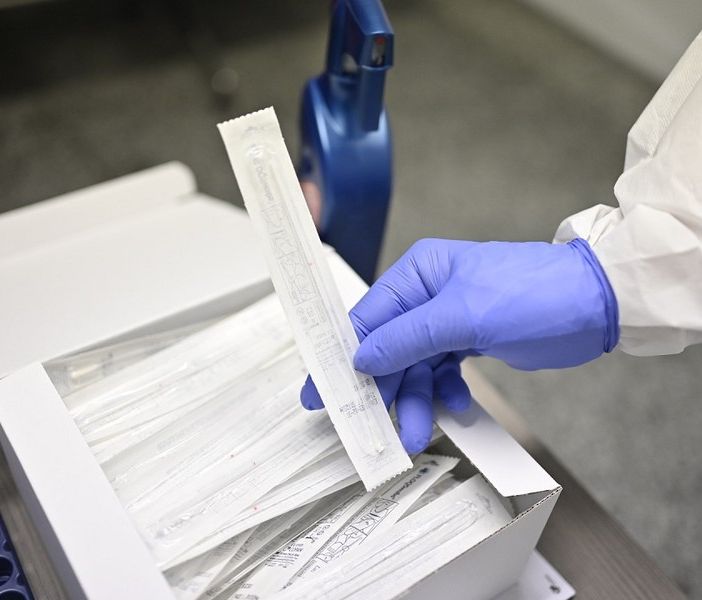 Quarantene e contatti stretti: cosa prevedono le regole in vigore (per ora)