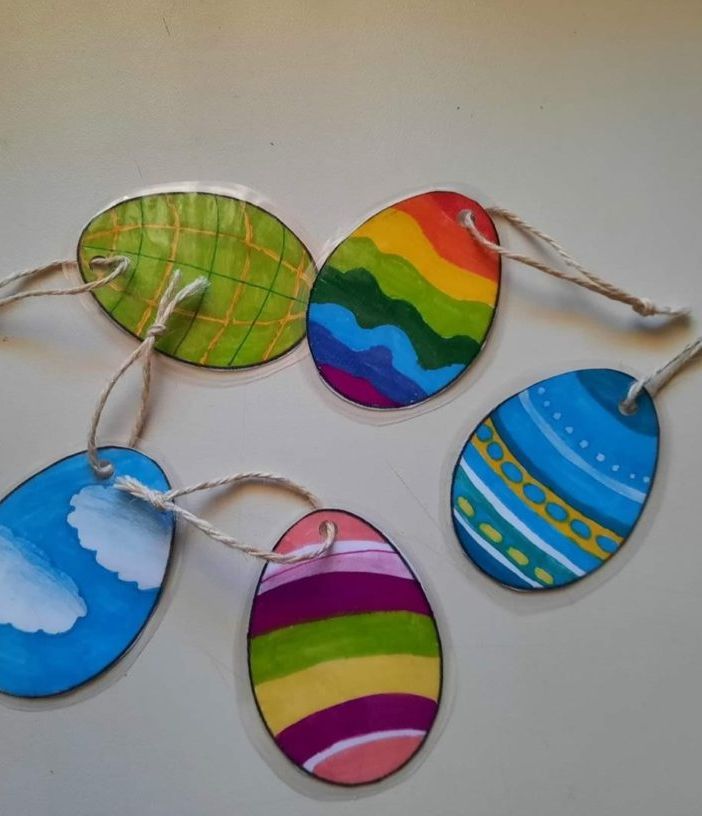 Le piazze di Tradate rifioriscono con gli Alberi di Pasqua dei bambini
