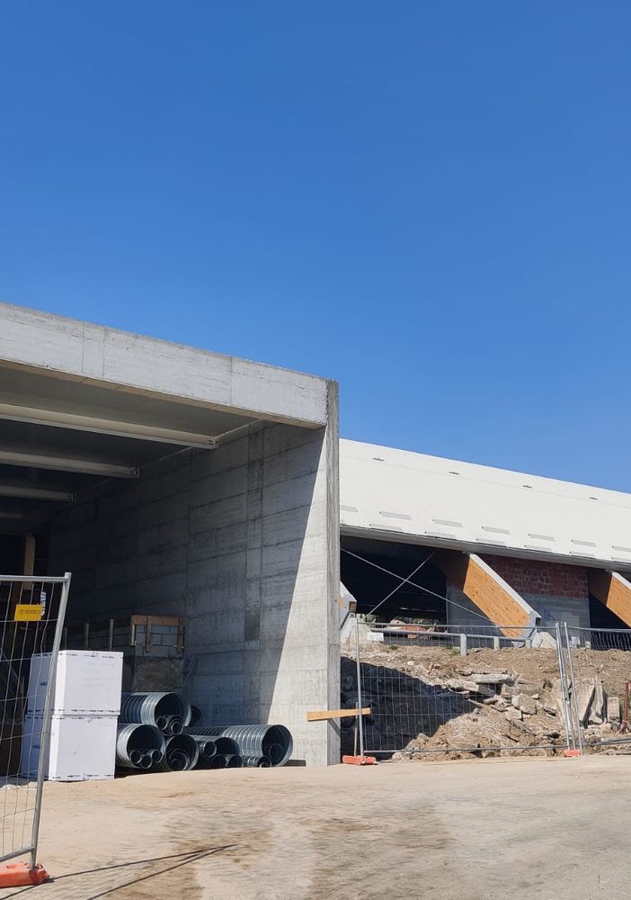 Infortunio sul lavoro nel cantiere del Palaghiaccio a Varese: grave un operaio