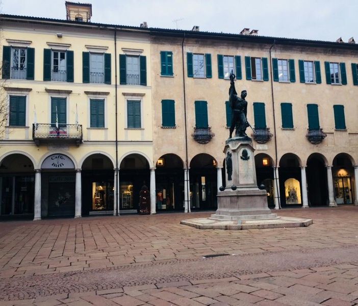 Varese scende in piazza a fianco delle donne iraniane