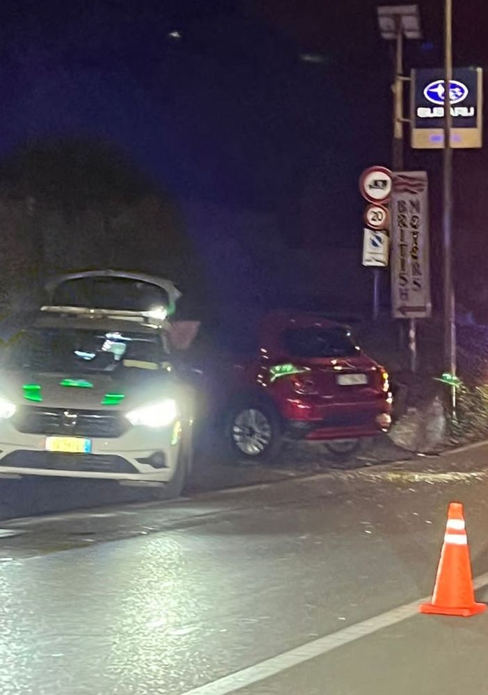 L'incidente avvenuto questa sera in via Gasparotto a Varese