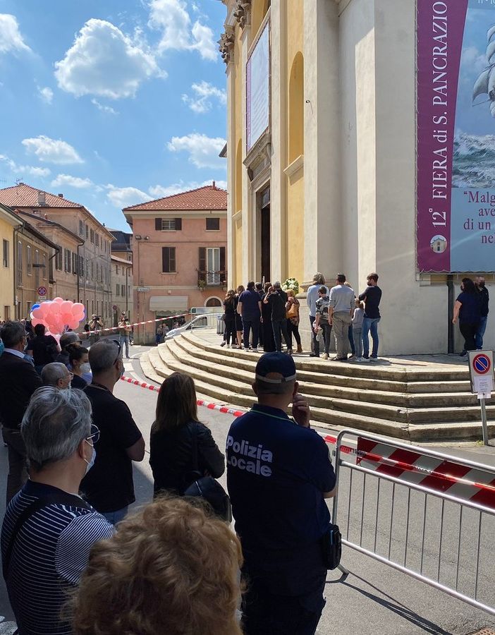 Monsignor Vegezzi nell'omelia del funerale a Vedano: «Quanto può far male l'egoismo degli uomini»