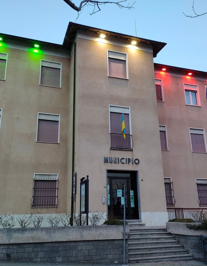 Crisi energetica. Niente luminarie natalizie anche a Vergiate ma l'albero luminoso in piazza ci sarà