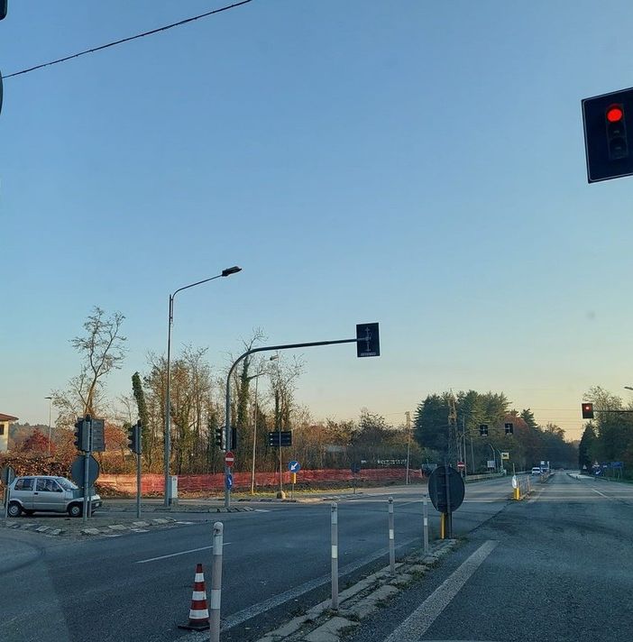 L'incrocio semaforico di Vergiate sulla superstrada