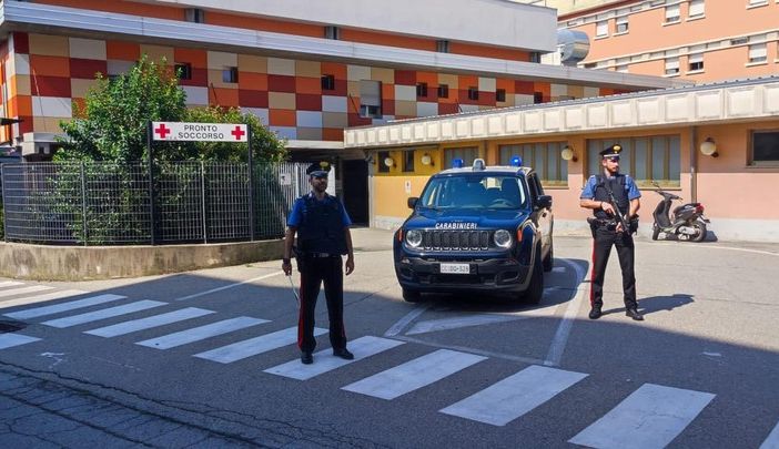 Palpeggia e molesta una paziente all'ospedale di Verbania: arrestato un operatore socio sanitario