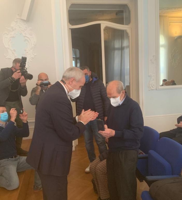 FOTO - Onore a Carlo Giuseppe, sopravvissuto all’orrore della deportazione. E ai varesini cavalieri e lavoratori