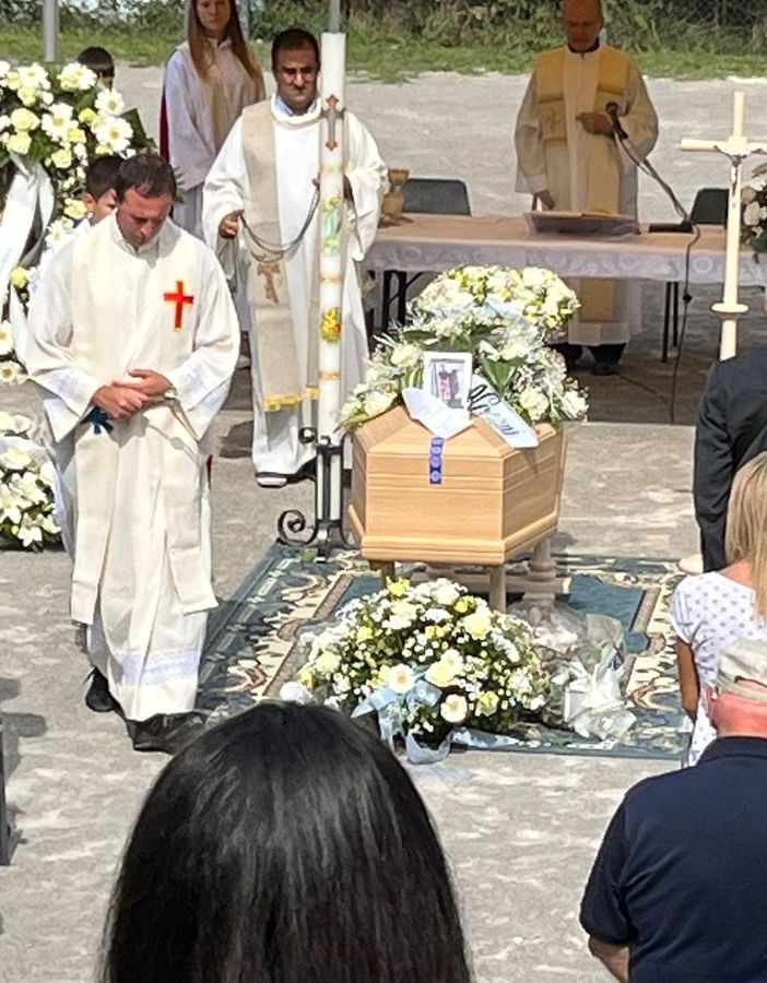 L'addio a Christian: «La tua vita era un disegno bellissimo, ora tocca a noi concluderlo»