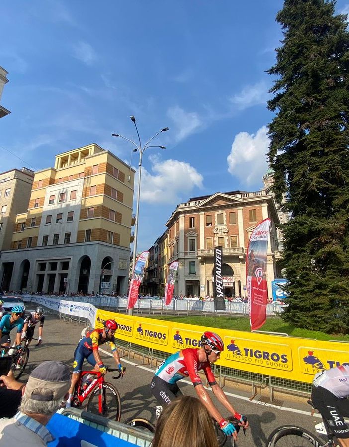 I corridori al passaggio di piazza Monte Grappa (fotogallery a cura di Alessandro Umberto Galbiati)