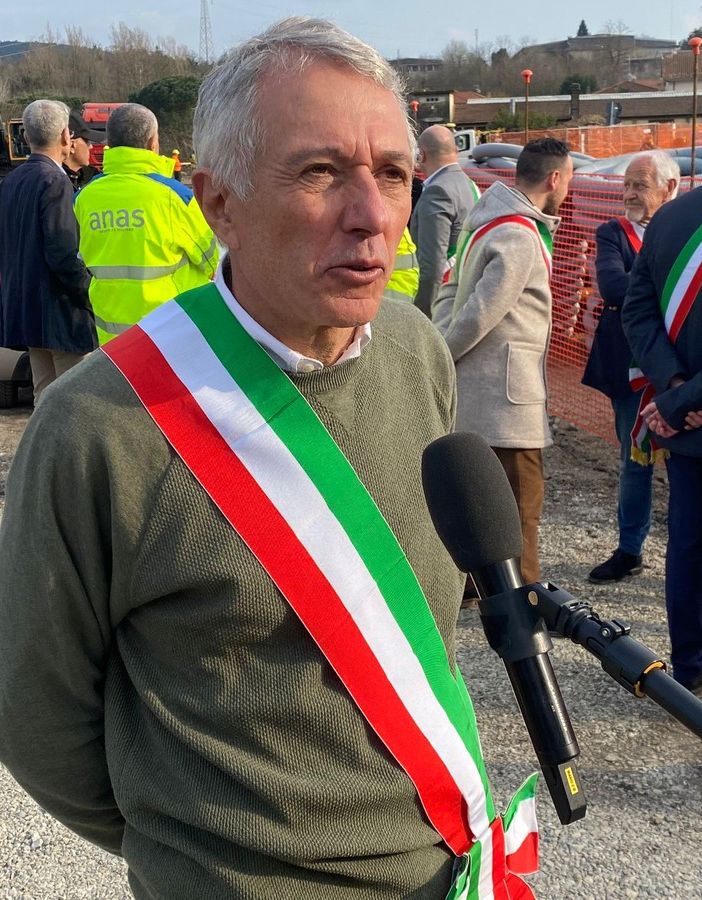 Salvini promette di risolvere il problema del traffico sulla Vergiate-Besozzo: «Faremo tutte le rotonde»