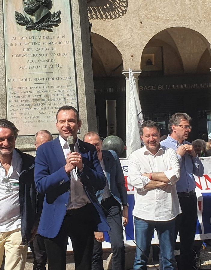 Salvini sul palco di Varese