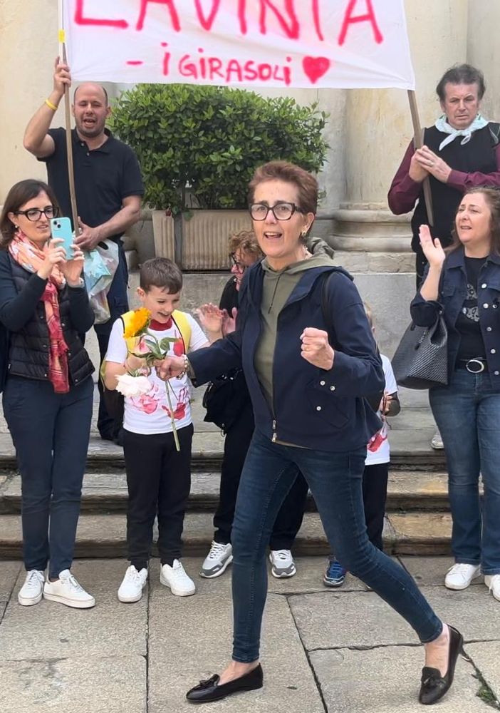 Varese scende in strada per la famiglia Limido. E piazza San Vittore urla: «Forza Lavinia»