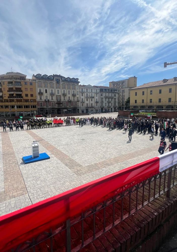 FOTO - Il 2 giugno di Varese: la parata, il ricordo, la storia, le onorificenze