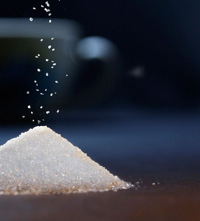 Un fine estate amaro per i consumatori: il prezzo dello zucchero aumenta del 43% e anche per i varesotti la spesa è più cara