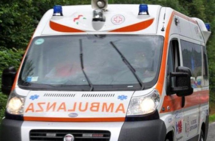 Un uomo di 88 anni è stato investito a Laveno