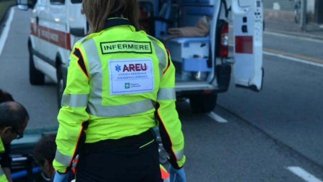 Scontro tra un'auto e una moto: un ferito sulla Varesina a Castiglione Olona