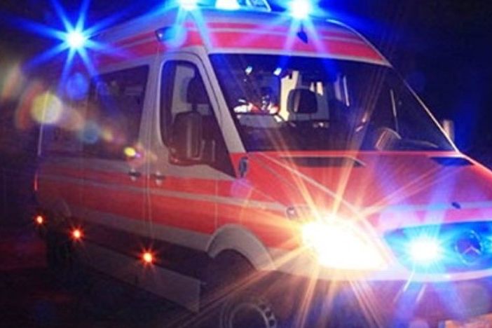 Alcol e giovani, tanti interventi in nottata. Grave una 23enne